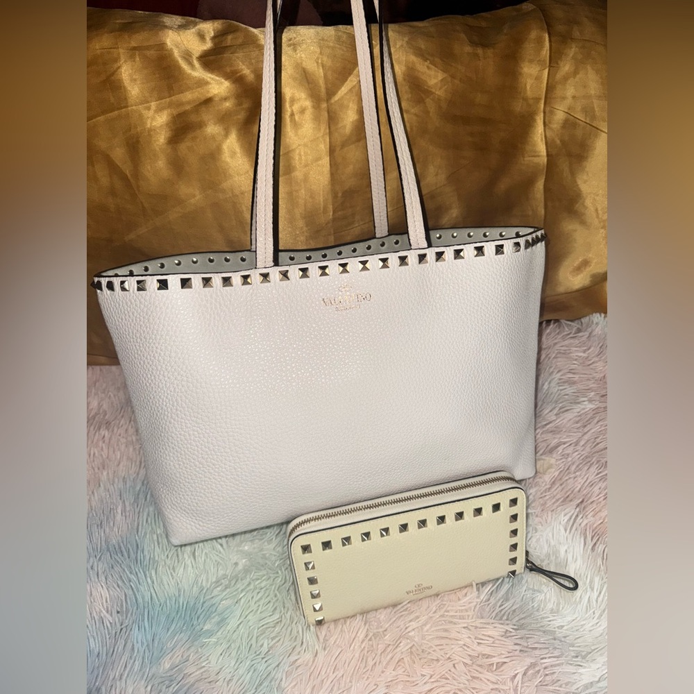 “Authentic”💟Valentino Garavani White Studded Tote Bag